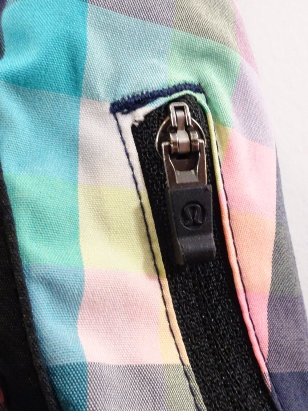 Lululemon Run Speed Shorts Women’s Run Short Size 4 Black Pink Blue Workout - Picture 4 of 7
